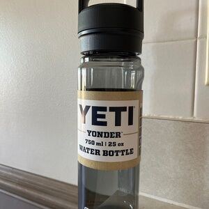Yeti water bottle 25 oz